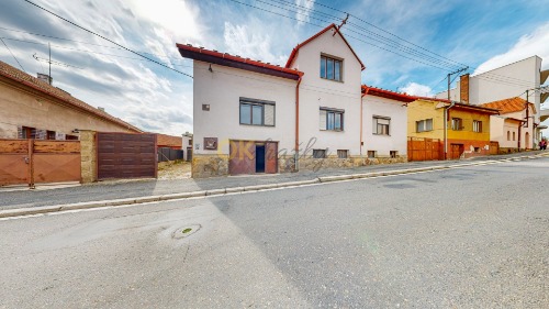 Auction Rodinný dům k rekonstrukci - Uhlířské Janovice image