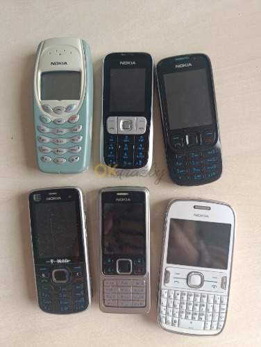 Auction Soubor movitých věcí - náramkové hodinky, řetízky a šperky, tlačítkové telefony image